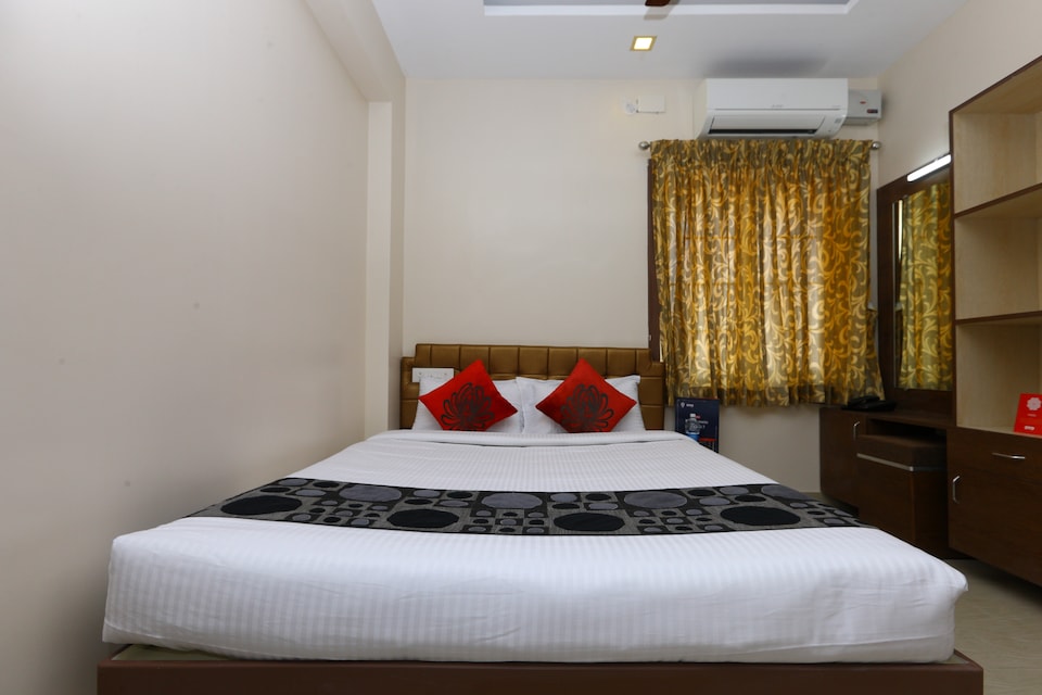 OYO 80360 Sree Surabi Residency, Gandhipuram Coimbatore, Coimbatore