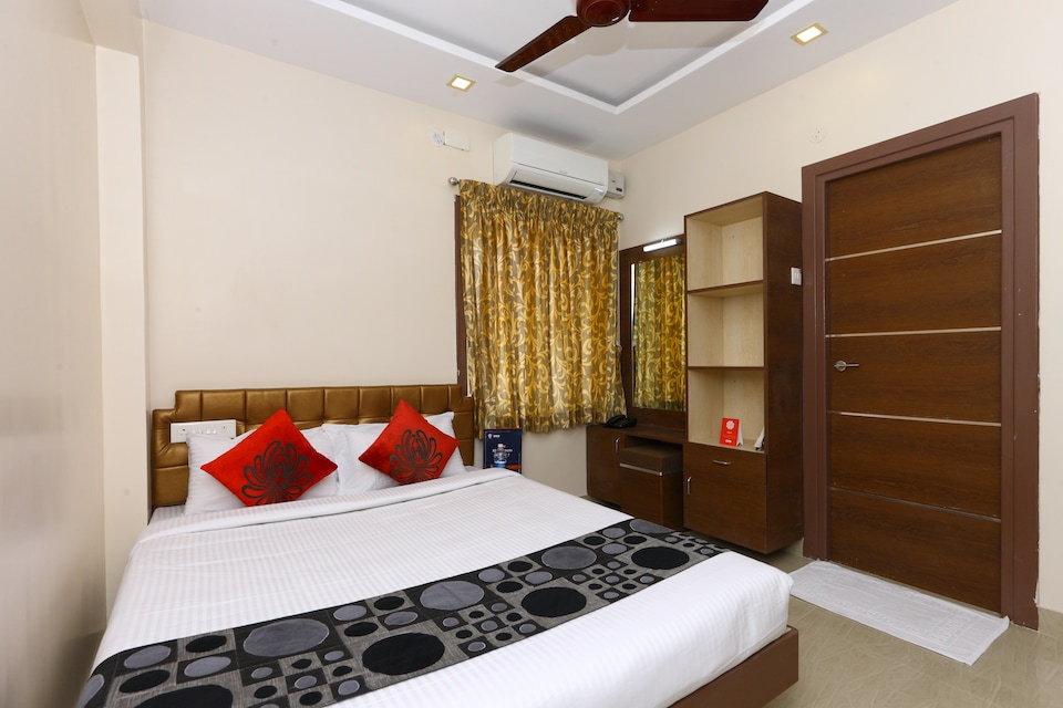 OYO 80360 Sree Surabi Residency, Gandhipuram Coimbatore, Coimbatore