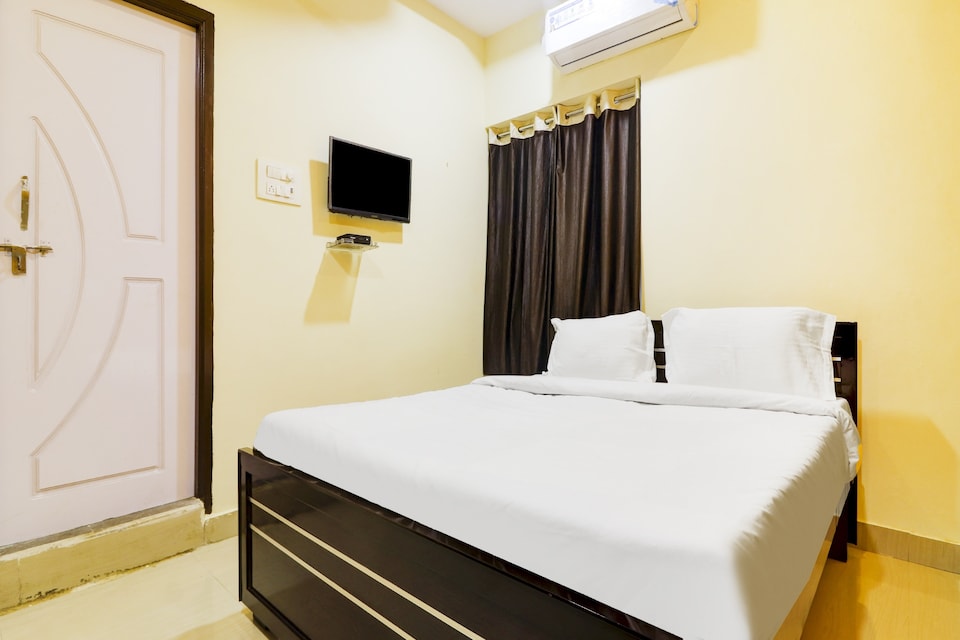 OYO 80365 Sri Vinayaka Luxury Hotel, Gachibowli, Hyderabad