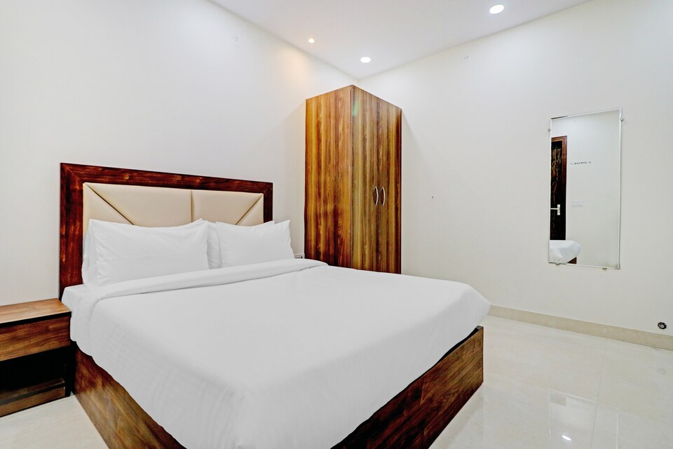 OYO Collection O 80367 Hide Away, Dwarka Delhi, Delhi