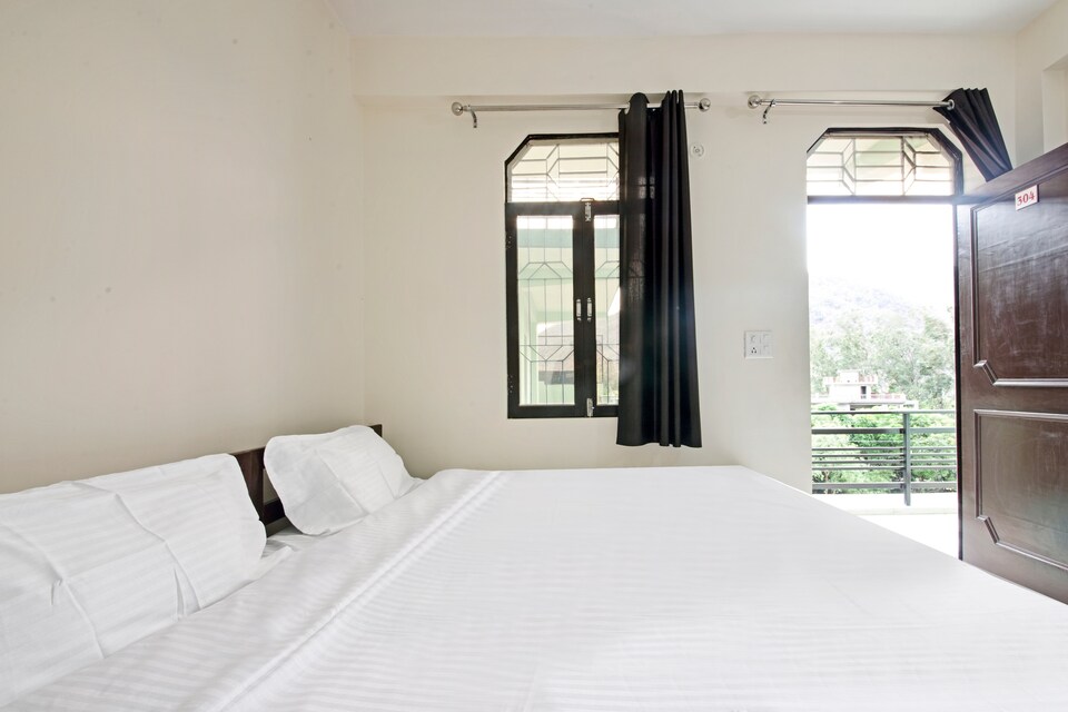 Flagship Yoga Villa Guest House, Laxman Jhoola Rishikesh, Rishikesh