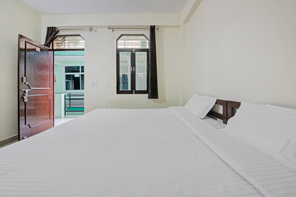 Flagship Yoga Villa Guest House, Laxman Jhoola Rishikesh, Rishikesh