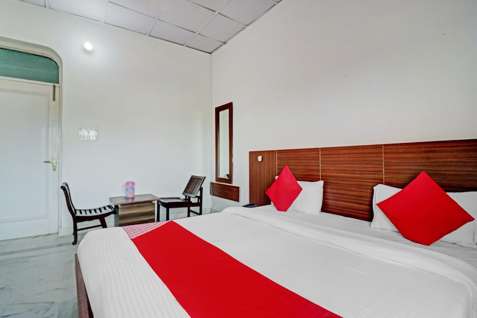 OYO 80375 Raj Palace, Dharamshala, Dharamshala