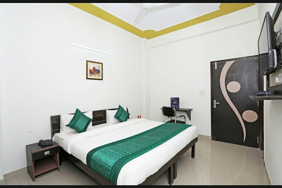 OYO Kailash Stays Near Iskcon Temple Noida, Noida Industrial Area Mamura, Noida