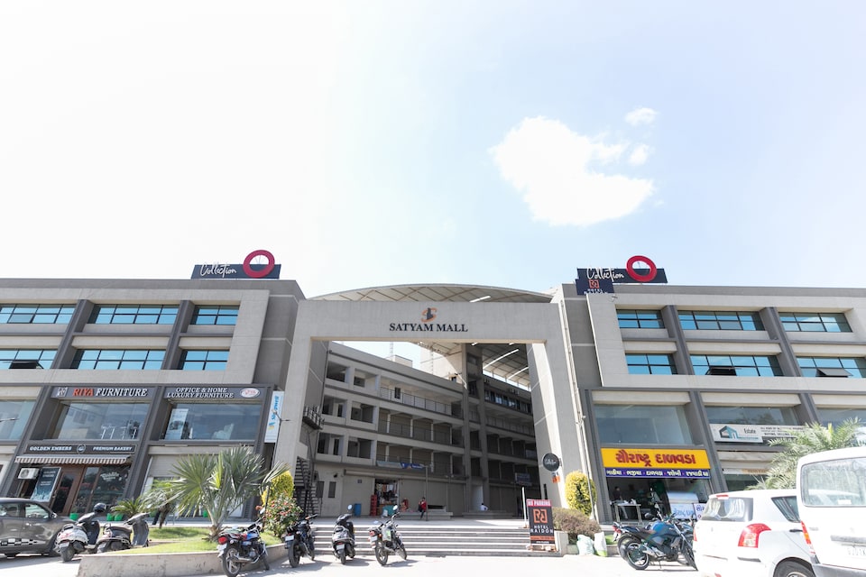 OYO Collection O 80393 Hotel P R, SG Highway Ahmedabad, Ahmedabad