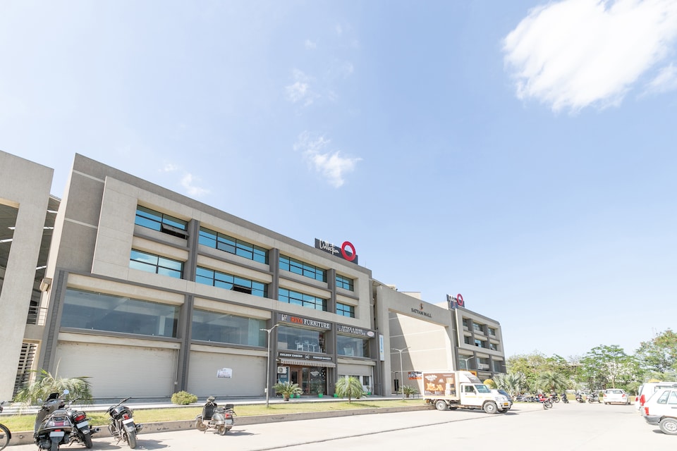 OYO Collection O 80393 Hotel P R, SG Highway Ahmedabad, Ahmedabad