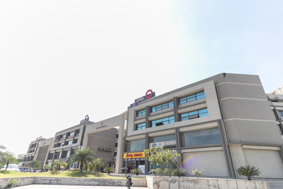 OYO Collection O 80393 Hotel P R, SG Highway Ahmedabad, Ahmedabad
