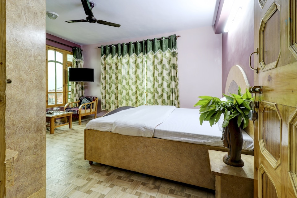 OYO Home 80401 Beautiful Homestay With Mountain View, Mall Road Manali, Manali
