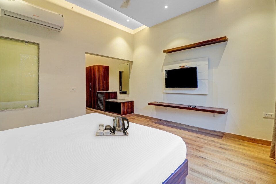 OYO Townhouse 737 Sourav Park Inn, Fatehabad Road, Agra