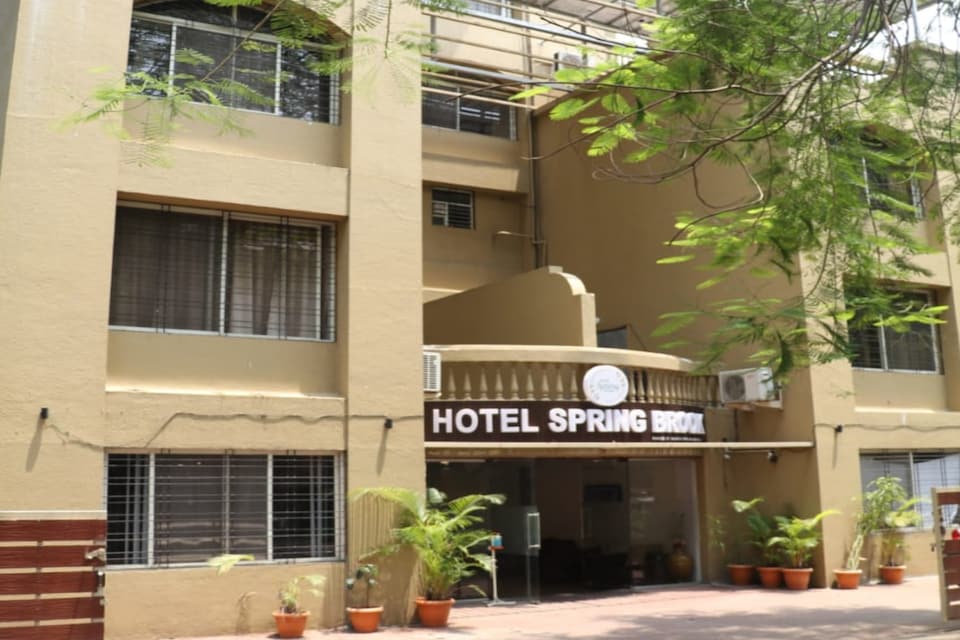 Collection O Hotel Spring Brook, Koregaon Park Pune, पुणे