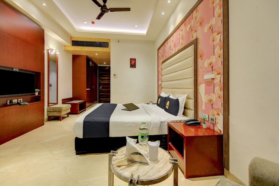 Super Townhouse Oak Hotel C Pearls, Paschim Vihar Delhi, Delhi