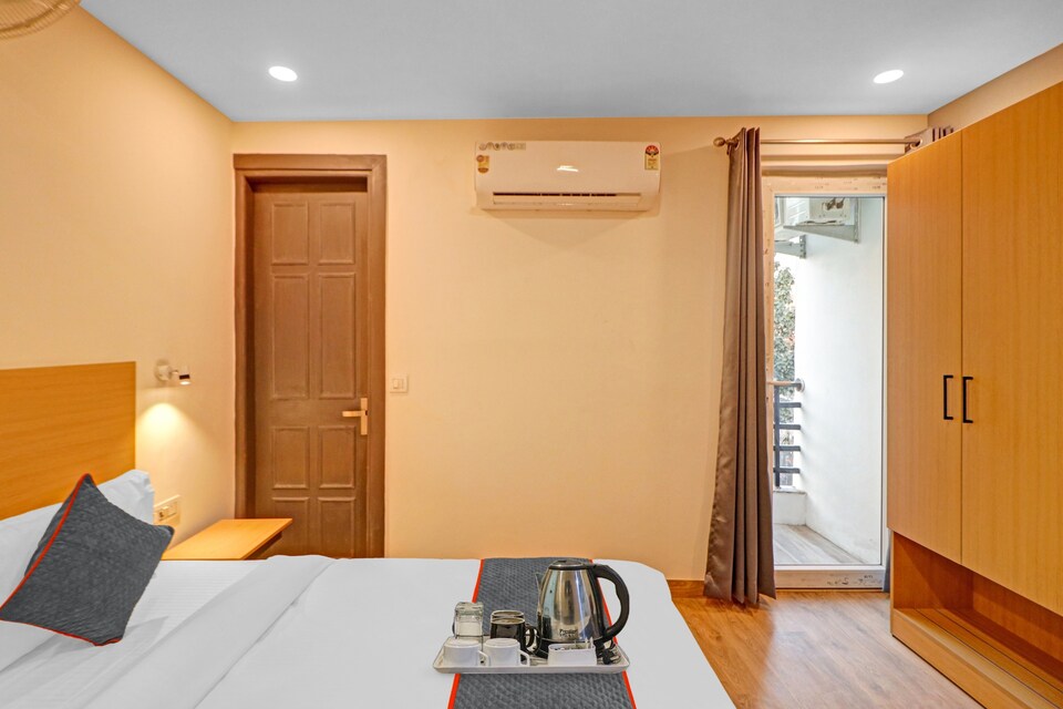 OYO Townhouse 605 Uc Pankha Road Near PVR Vikaspuri Delhi, Paschim Vihar, Delhi