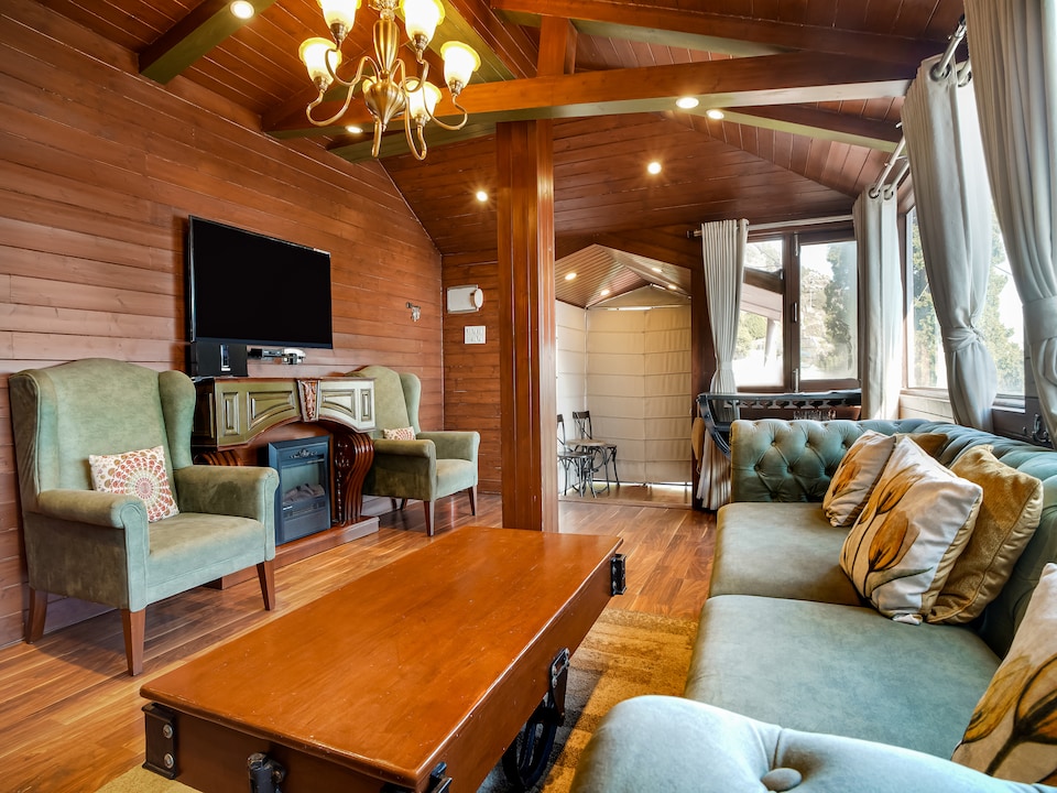 Belvilla 2BHK Luxury Villa with modern furnishing and Mountain Views, Picture palace Mussoorie, Mussoorie