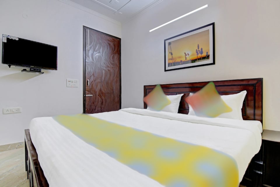 Paradise Living Hotel, Rajouri Garden Delhi, Delhi