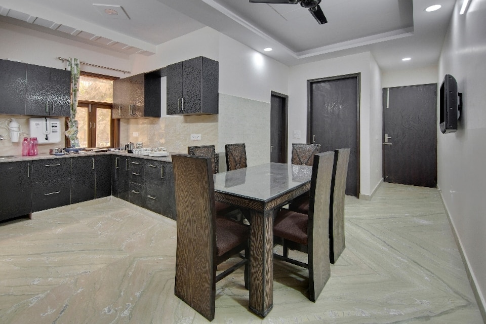 Paradise Living Hotel, Rajouri Garden Delhi, Delhi