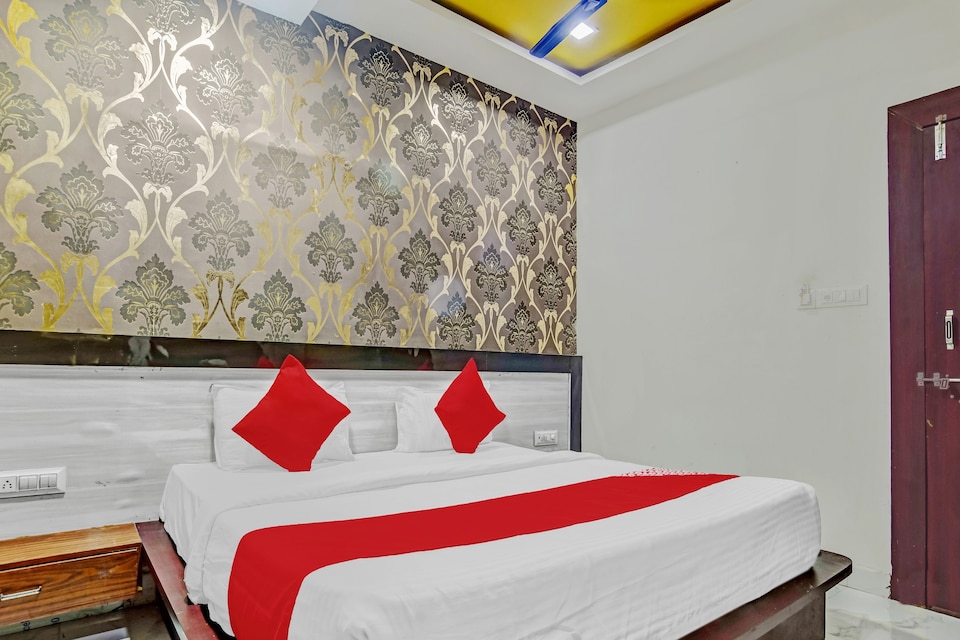  live on BHO615, New Market Bhopal, Bhopal