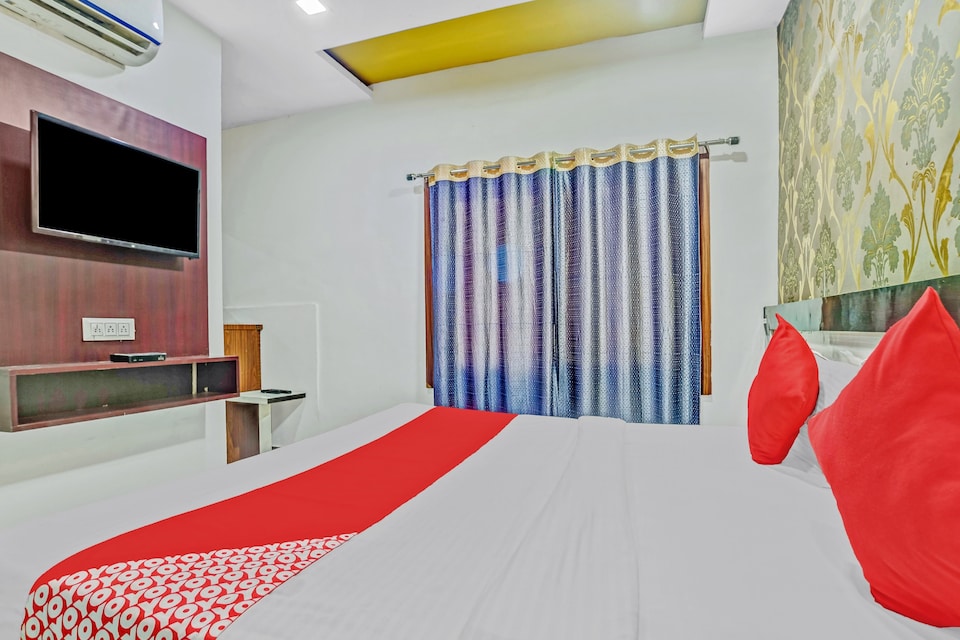  live on BHO615, New Market Bhopal, Bhopal