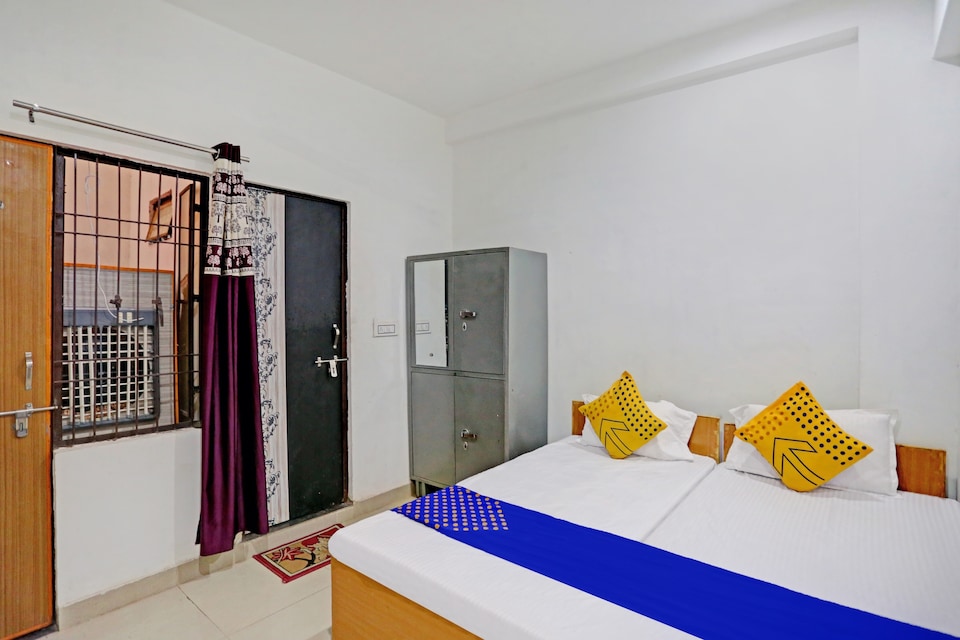 SPOT ON 80530 Hotel Radha Krishna, Corporate Complex, Agra
