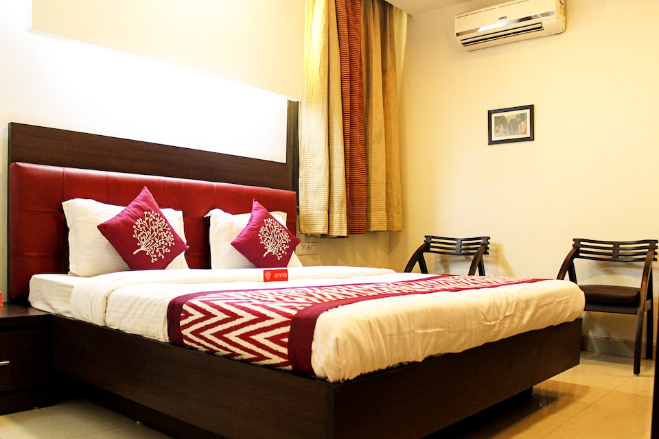OYO Rooms 053 Noida City Centre II, Noida City Metro, Noida
