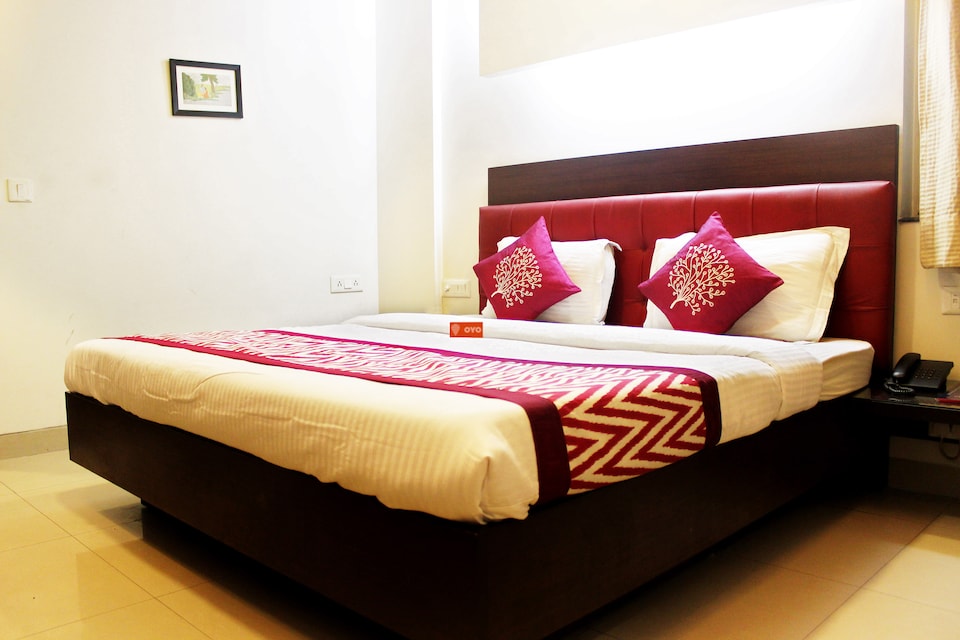 OYO Rooms 053 Noida City Centre II, Noida City Metro, Noida