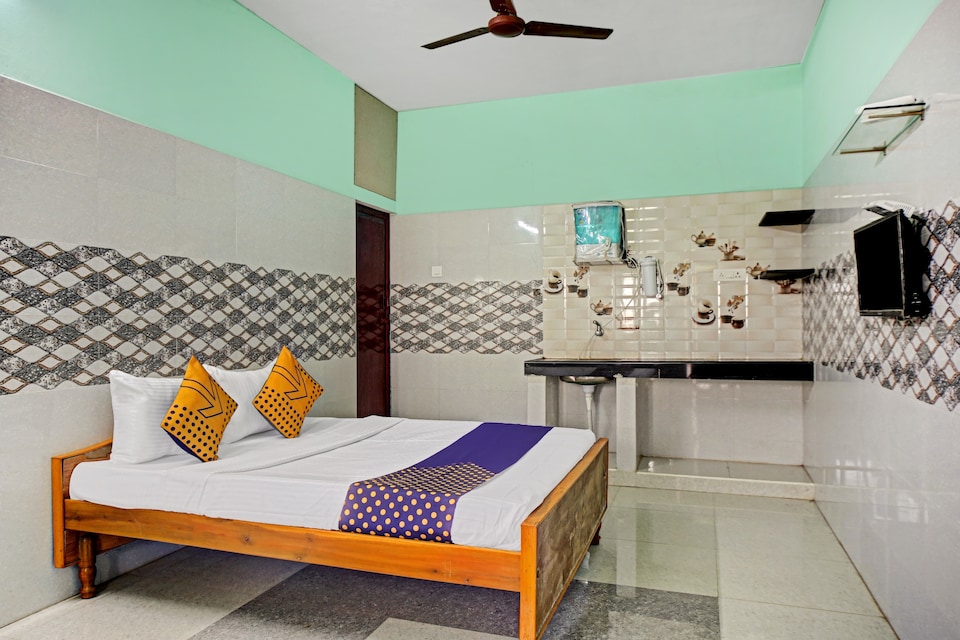 SPOT ON 80552 Krk Guest House, Ponneri Chennai, Chennai
