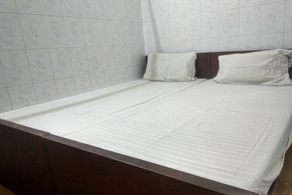 SPOT ON Pudur Lucky Mansion Near Marina Beach, Triplicane, Chennai