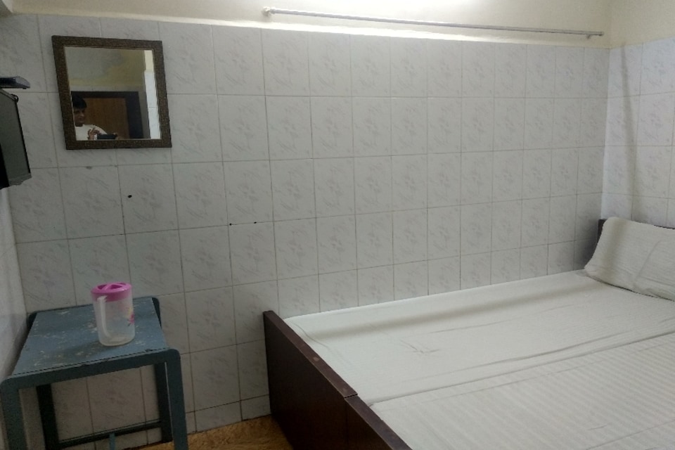 SPOT ON Pudur Lucky Mansion Near Marina Beach, Triplicane, Chennai