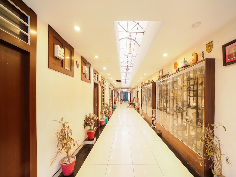 Hotel O New Om Palace, Hamidia Road Bhopal, Bhopal