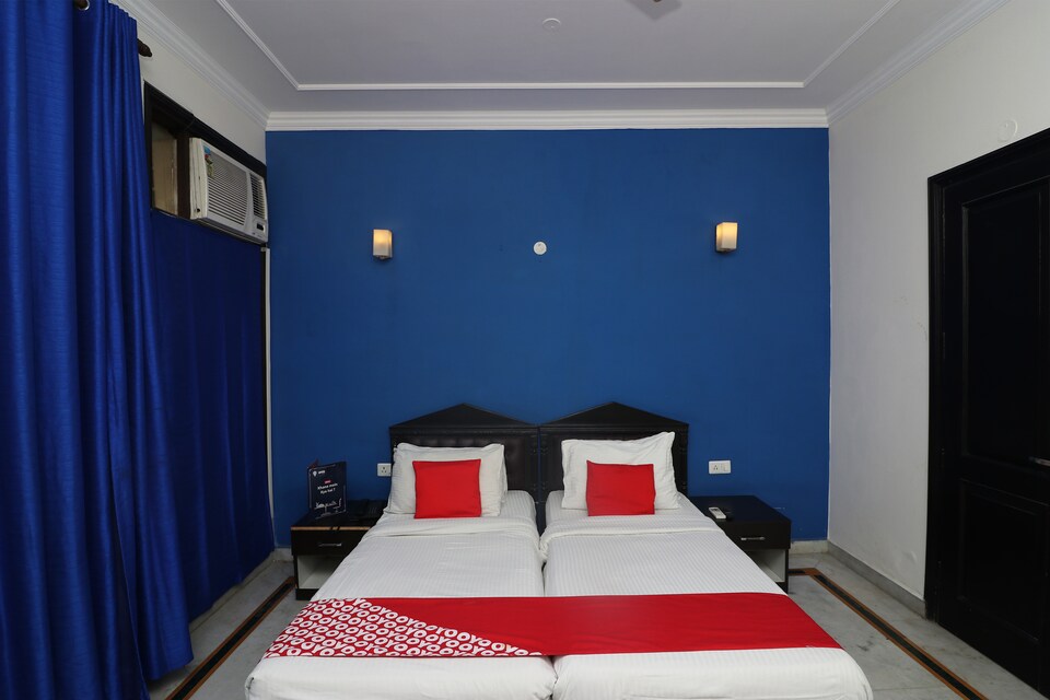 OYO 80633 Flagship Royal Living, Noida Expressway SEZ, Noida