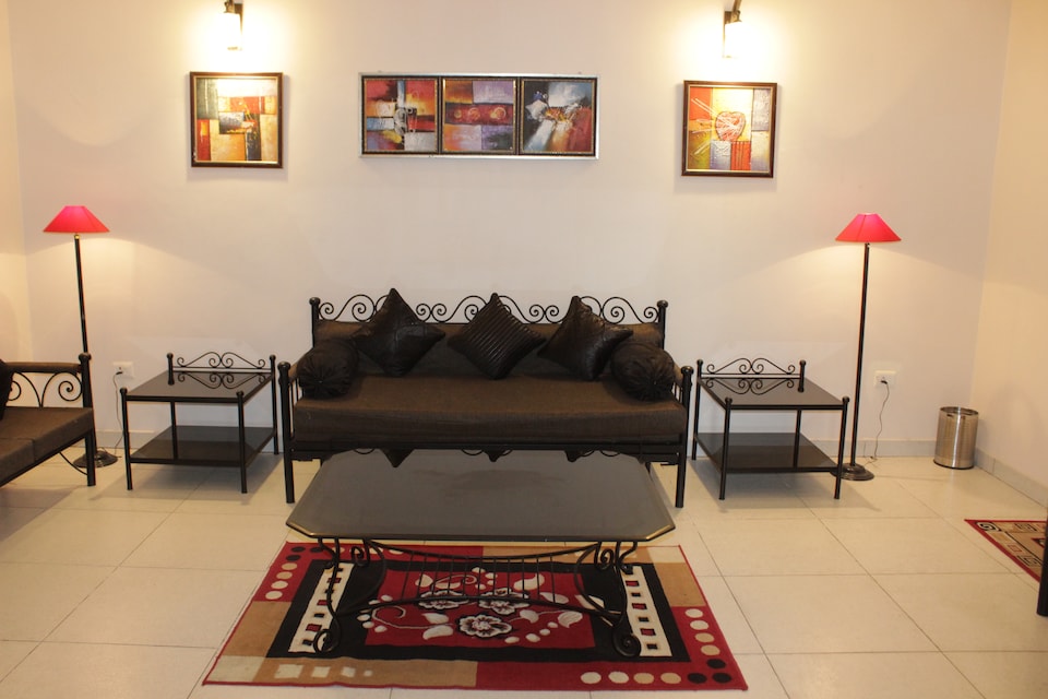 Belvilla 2BHK with Private Swimming pool and Lawn, Chakrata Road Dehradun, Dehradun