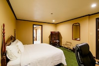 OYO Pinewood Inn & Suites Silsbee
