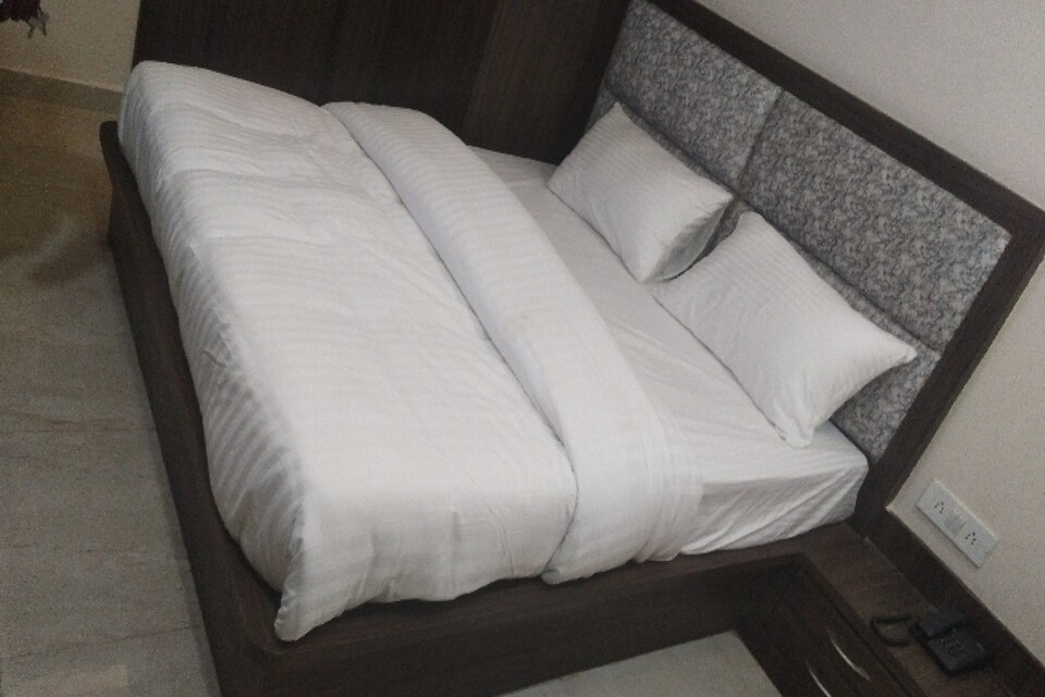 OYO 80658 Shivhare Hotel And Guest House, Gwalior, ग्वालियर