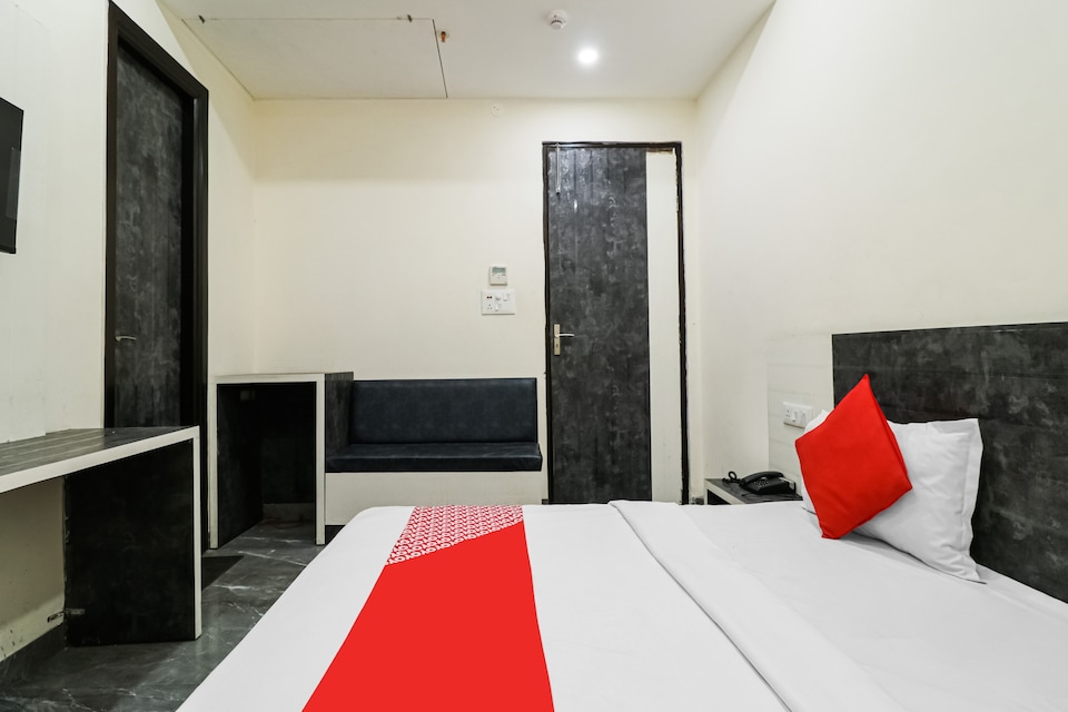 OYO 80672 Hotel Five Seasons, Queens Road Amritsar, Amritsar