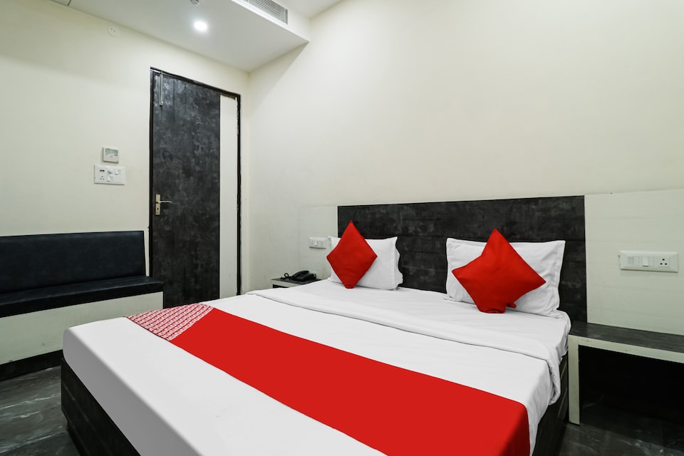 OYO 80672 Hotel Five Seasons, Queens Road Amritsar, Amritsar