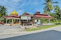 OYO 90278 Redzwan's Beach Resort