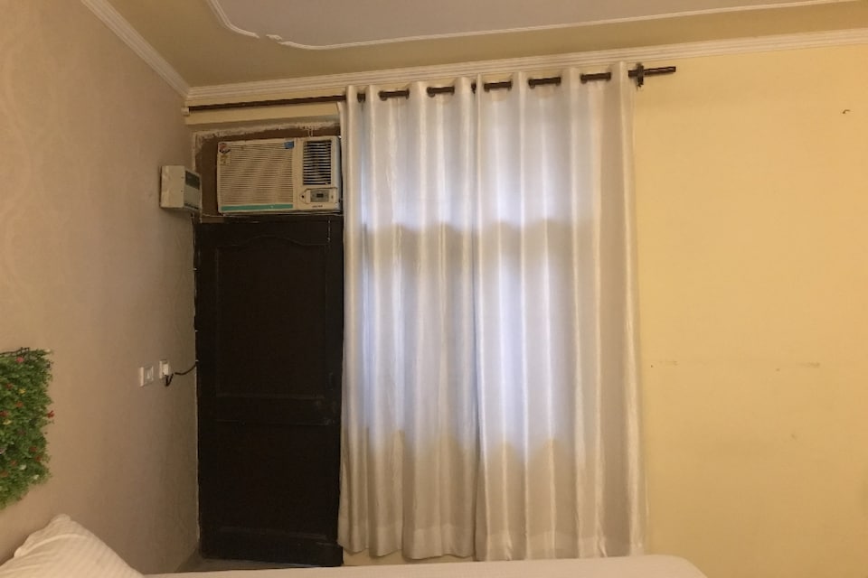 OYO 80678 Shreenath Residency, Dwarka Delhi, Delhi