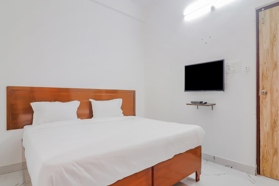 Collection O Sri Nirvana Grand Near Raghavendra colony kondapur, Kondapur, Hyderabad