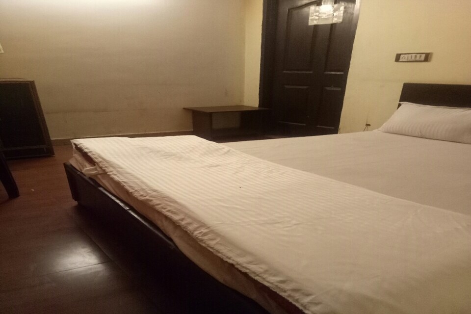 OYO Hotel Dev Palace, Indirapuram Ghaziabad, गाज़ियाबाद