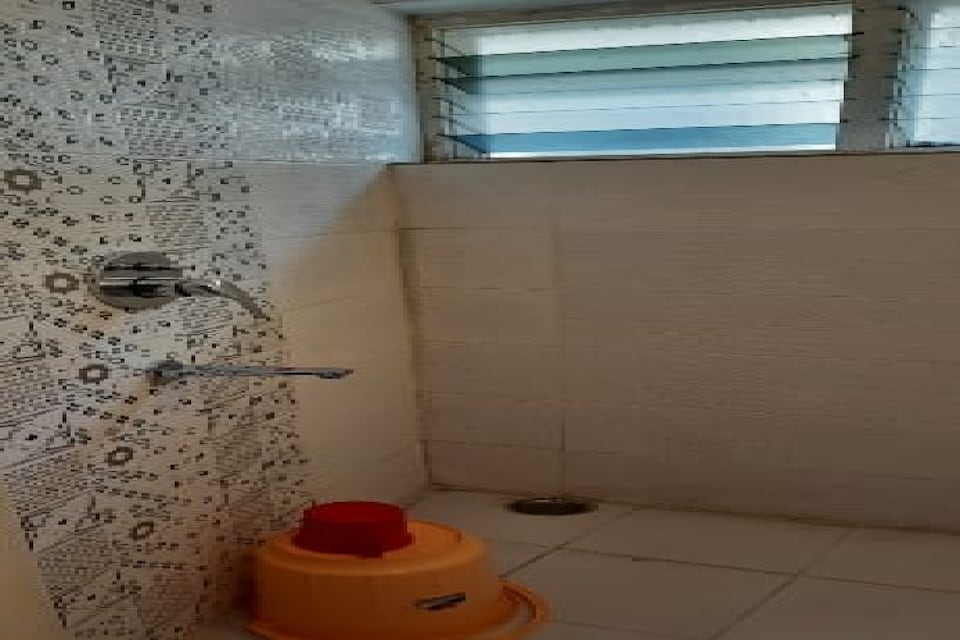 OYO 80728 Hotel Amit Regency, Station Road, Raipur