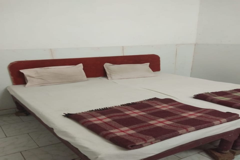 SPOT ON 80766 Hotel  Vinayak guest house, Gwalior, Gwalior