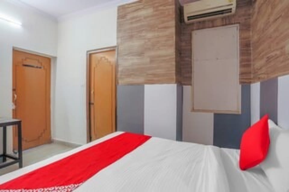 OYO Empire At Fifty Five Near Iskcon Temple Noida, Noida City, Noida