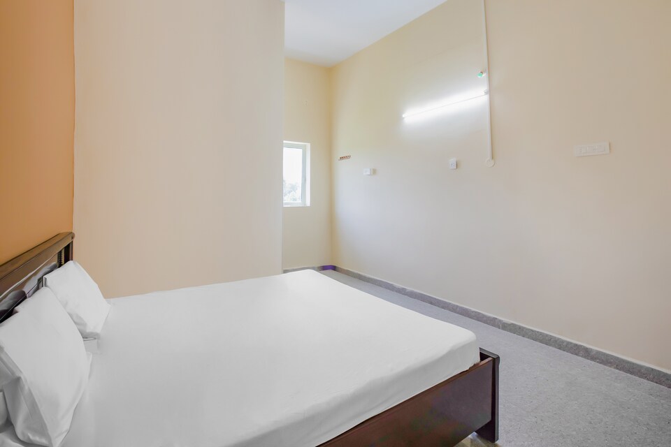 SPOT ON 80799 Hotel Vvr Sagara's Nest, Chandragiri Fort Tirupati, Tirupati