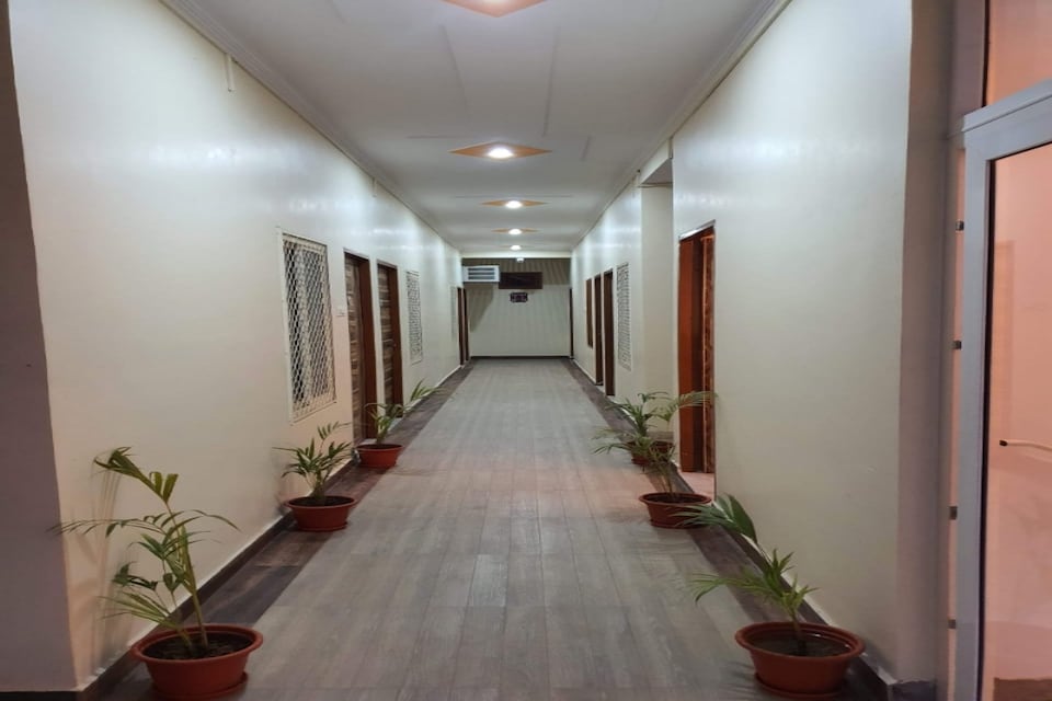 OYO 80804 Mahadeva Guest House, Railway Station Allahabad, Prayagraj