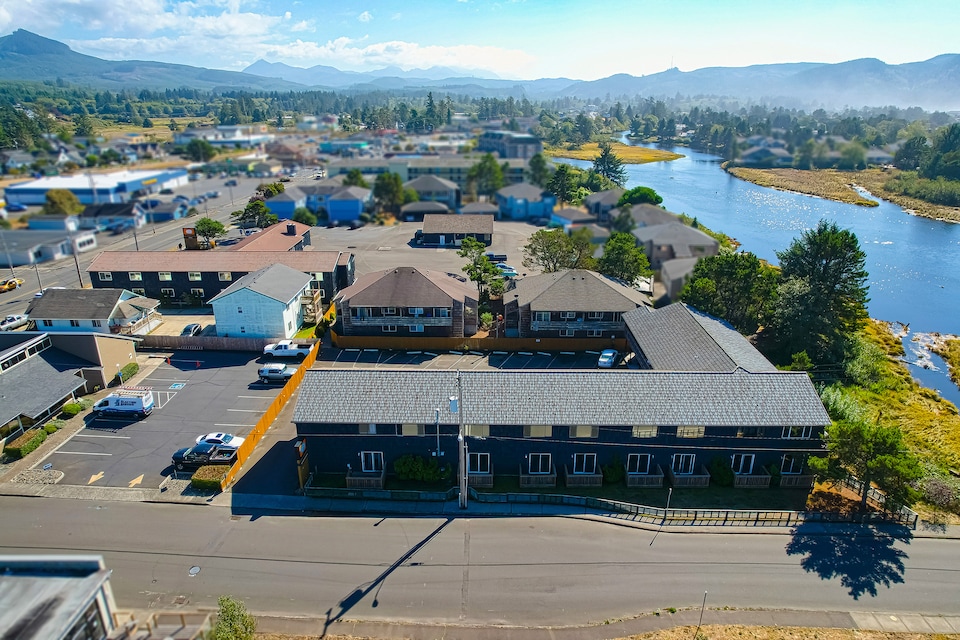 Coast River Inn by OYO Seaside, Seaside OR, Seaside OR