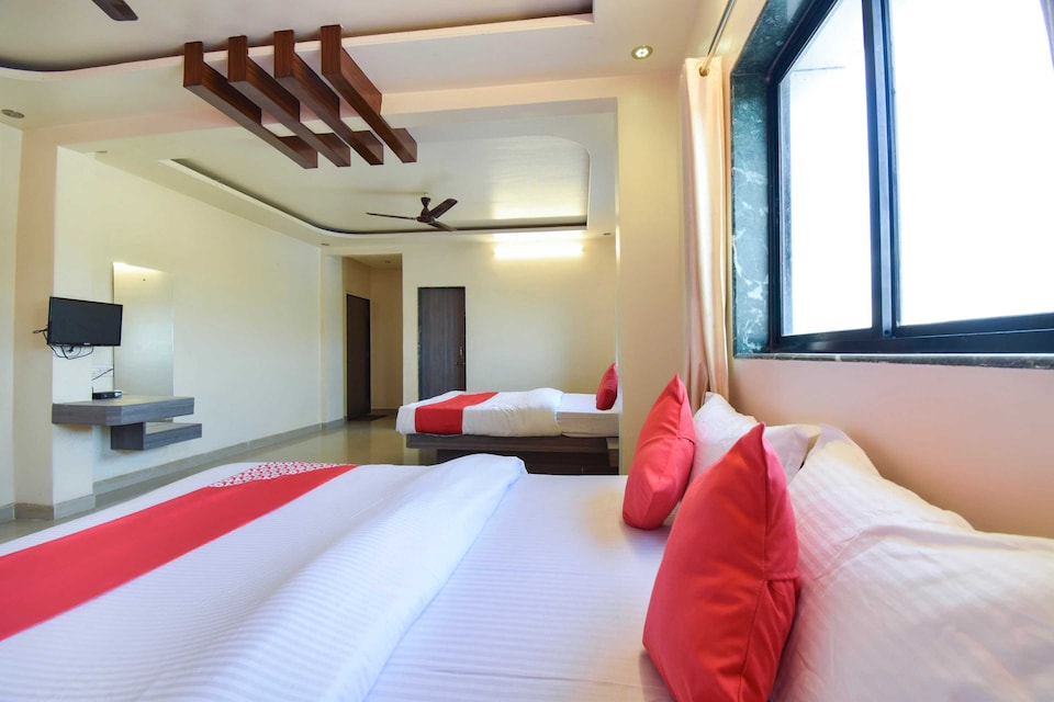 OYO Flagship 80810 Rajavat Hotel , Katraj Khed Shivapur Pune, Pune
