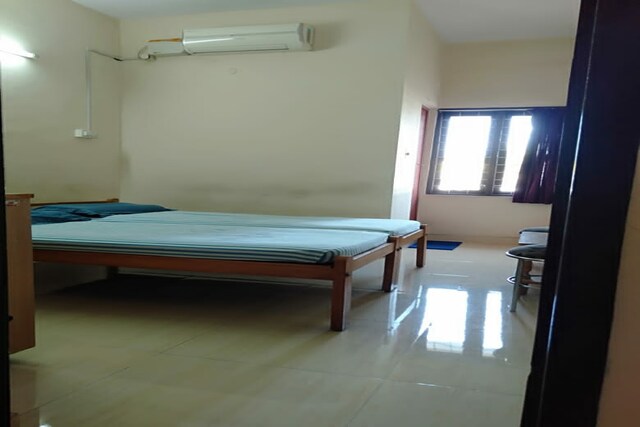 Hotels Padmanabhaswamy Temple  Trivandrum Starting    672 Upto 51 