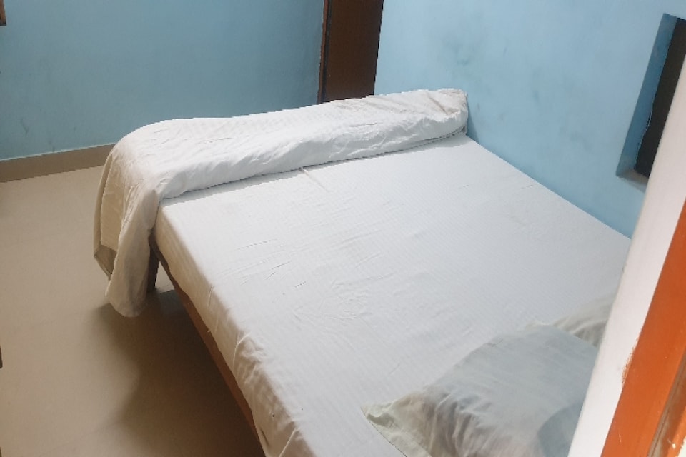 SPOT ON 80817 Krishna Guest House, Fatehabad Road, Agra