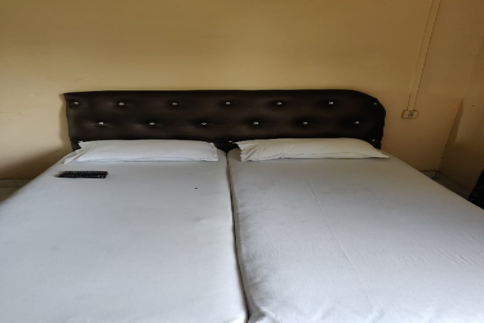 SPOT ON Hotel Laxmi Vilas, Hamidia Road Bhopal, Bhopal