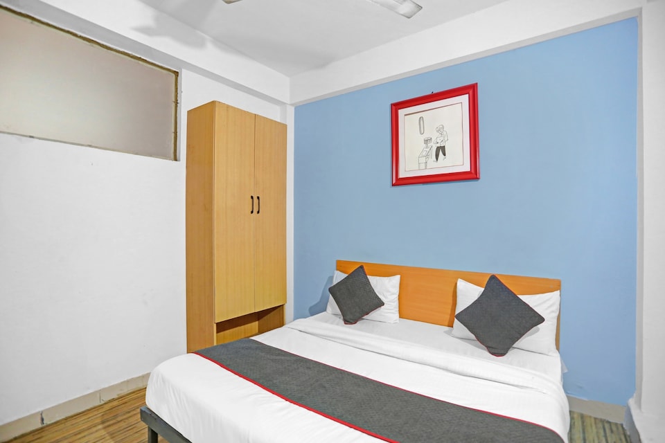 Collection O JPS , Rajouri Garden Delhi, Delhi
