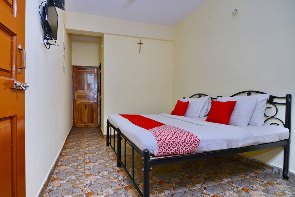 OYO 6738 Fernando Guest House, Baga Goa, Goa